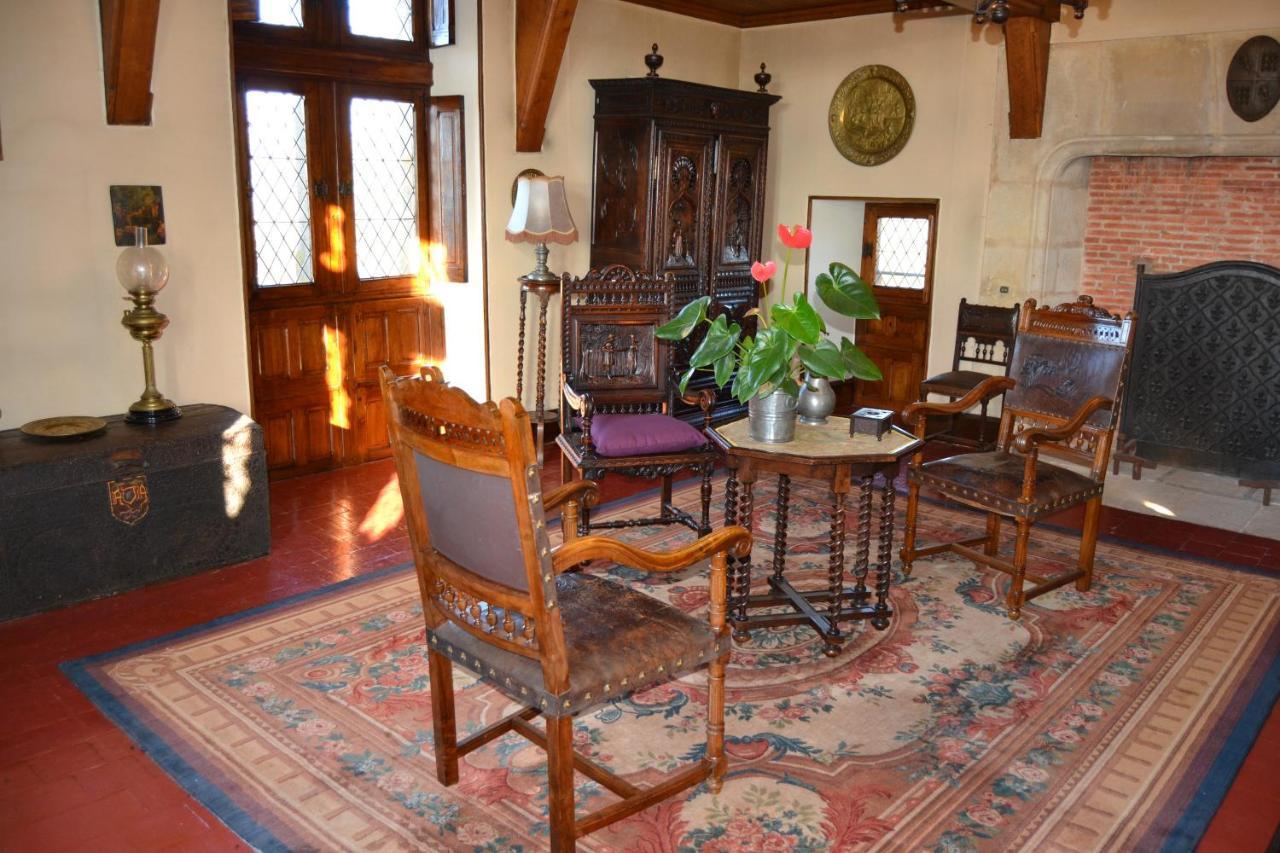 Chateau De Peufeilhoux Vallon-en-Sully Екстериор снимка