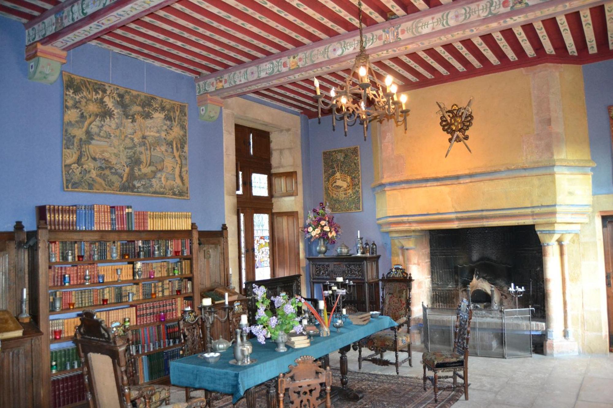 Chateau De Peufeilhoux Vallon-en-Sully Екстериор снимка