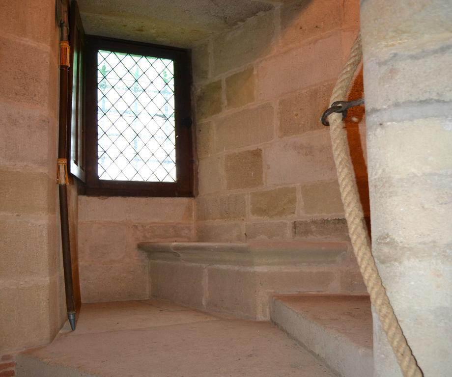 Chateau De Peufeilhoux Vallon-en-Sully Екстериор снимка