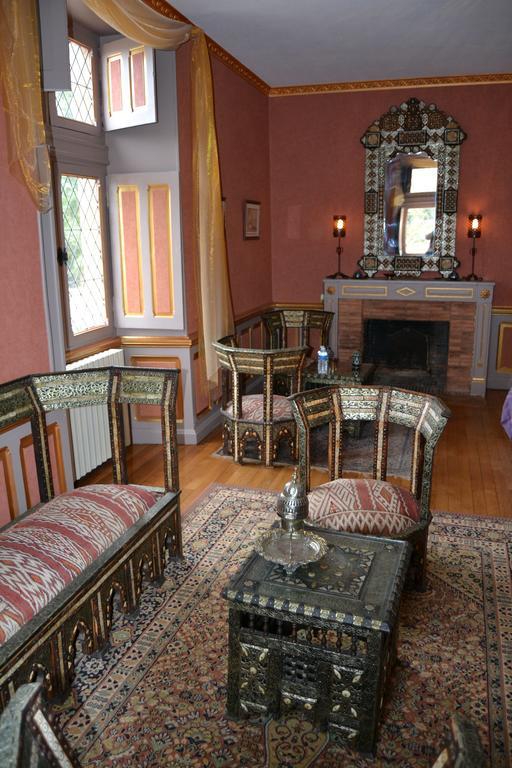 Chateau De Peufeilhoux Vallon-en-Sully Стая снимка