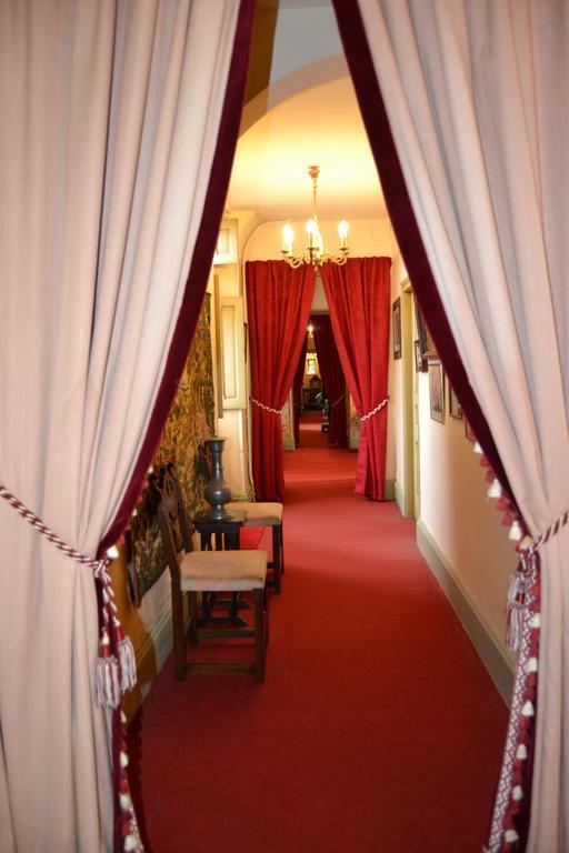 Chateau De Peufeilhoux Vallon-en-Sully Екстериор снимка