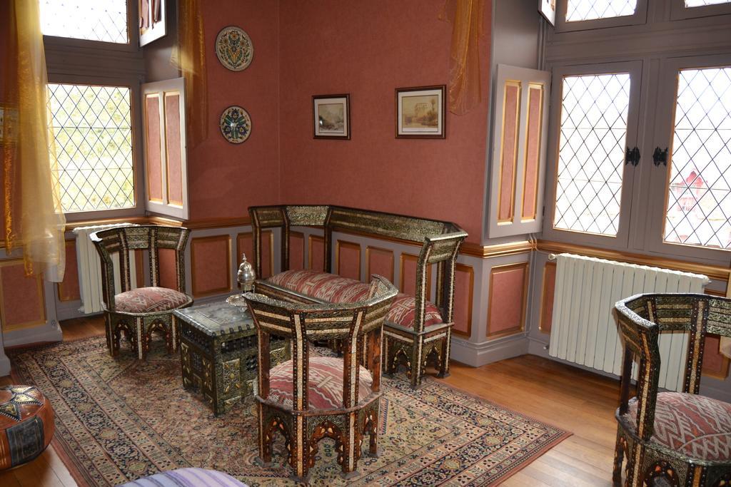 Chateau De Peufeilhoux Vallon-en-Sully Стая снимка
