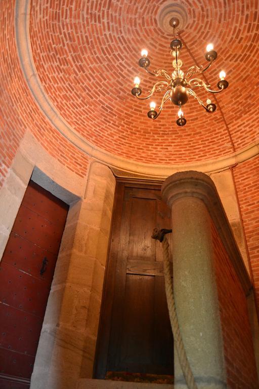 Chateau De Peufeilhoux Vallon-en-Sully Екстериор снимка