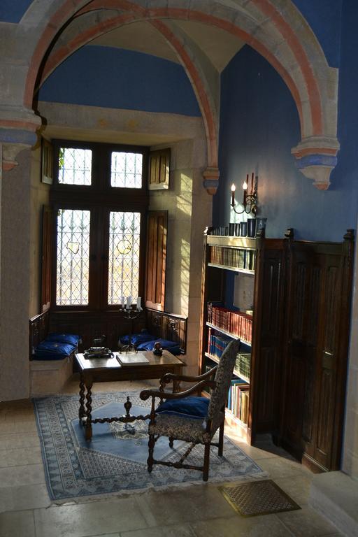 Chateau De Peufeilhoux Vallon-en-Sully Екстериор снимка