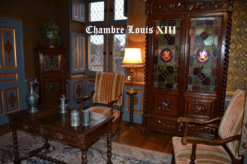 Chateau De Peufeilhoux Vallon-en-Sully Екстериор снимка