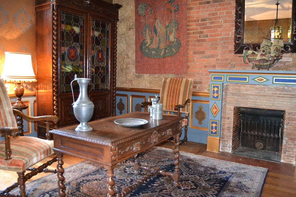 Chateau De Peufeilhoux Vallon-en-Sully Екстериор снимка