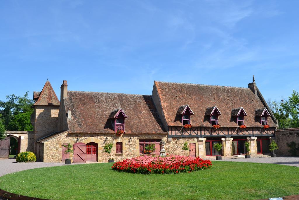 Chateau De Peufeilhoux Vallon-en-Sully Екстериор снимка