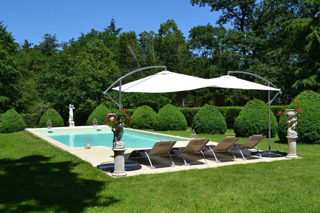 Chateau De Peufeilhoux Vallon-en-Sully Екстериор снимка