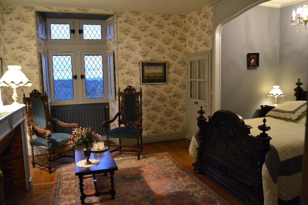 Chateau De Peufeilhoux Vallon-en-Sully Екстериор снимка