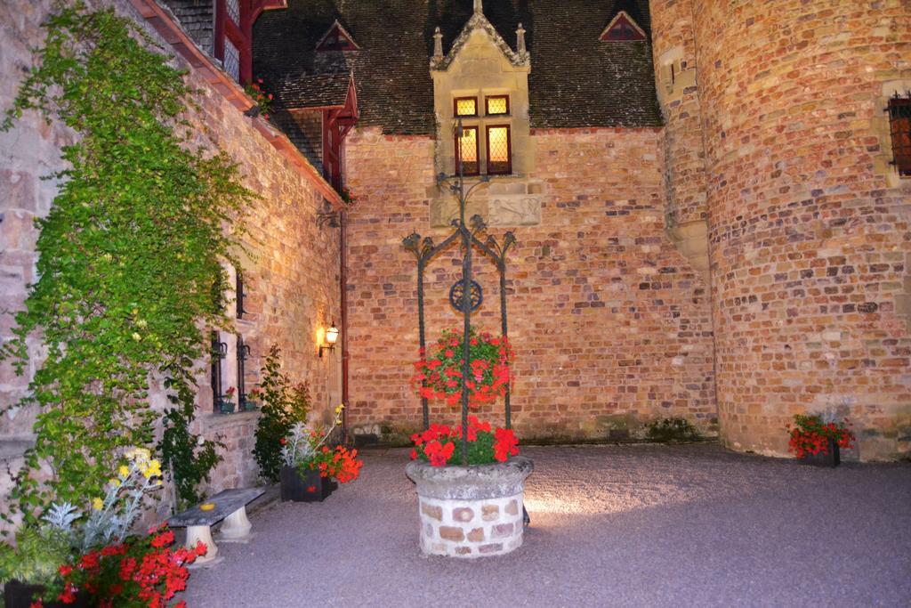 Chateau De Peufeilhoux Vallon-en-Sully Екстериор снимка